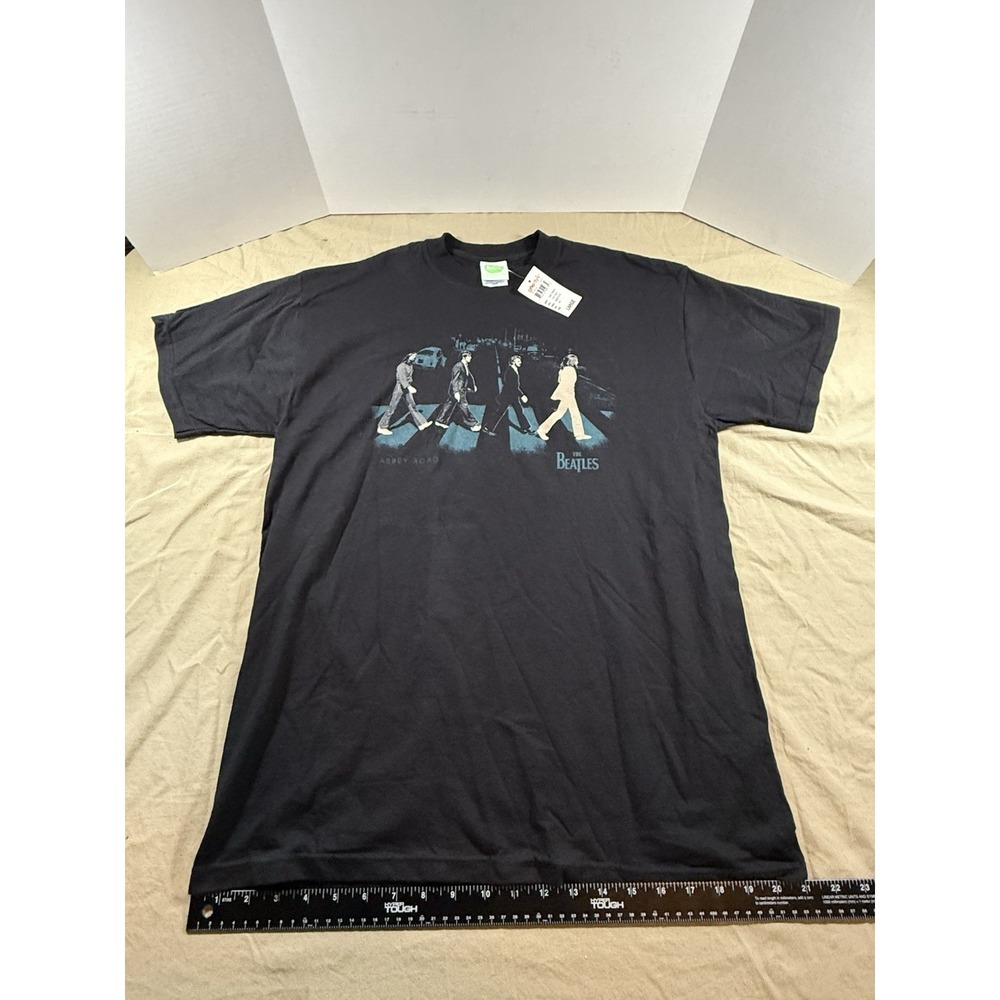 NWT  Vintage 2005 The Beatles Abbey Road T-Shirt Apple Corps Men's Sz L NEW